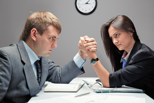 7 Fragen zur Konkurrenzklausel im Arbeitsvertrag an eine Juristin